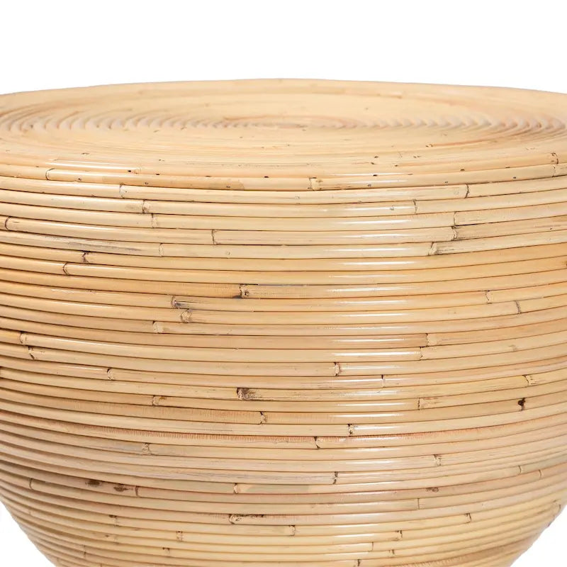 Table d'appoint en rotin naturel laminé — Forme sculpturale de sablier, un choix de style bohème pour le salon