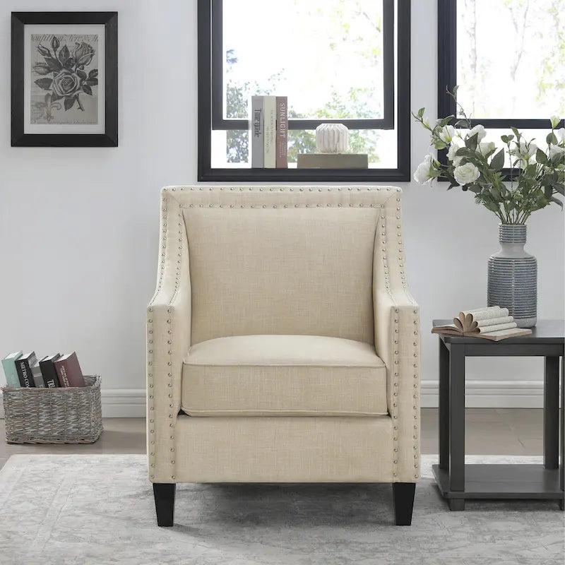 Fauteuil décontracté avec garniture cloutée chromée