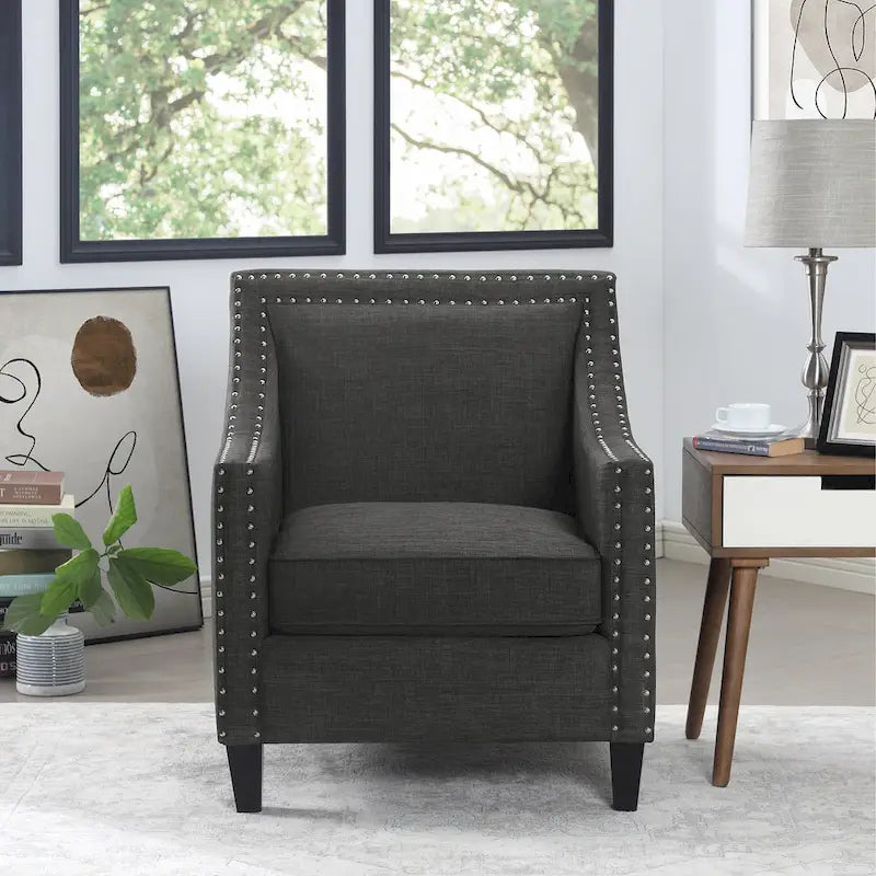 Fauteuil décontracté avec garniture cloutée chromée