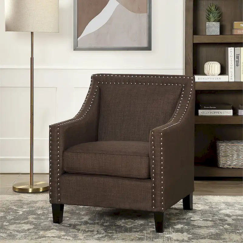 Fauteuil décontracté avec garniture cloutée chromée