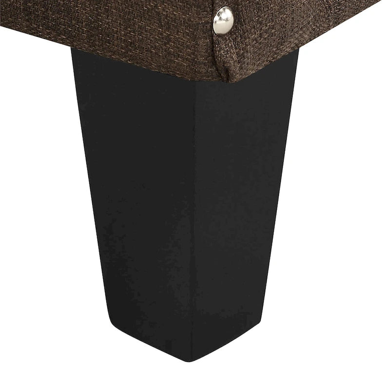 Fauteuil décontracté avec garniture cloutée chromée