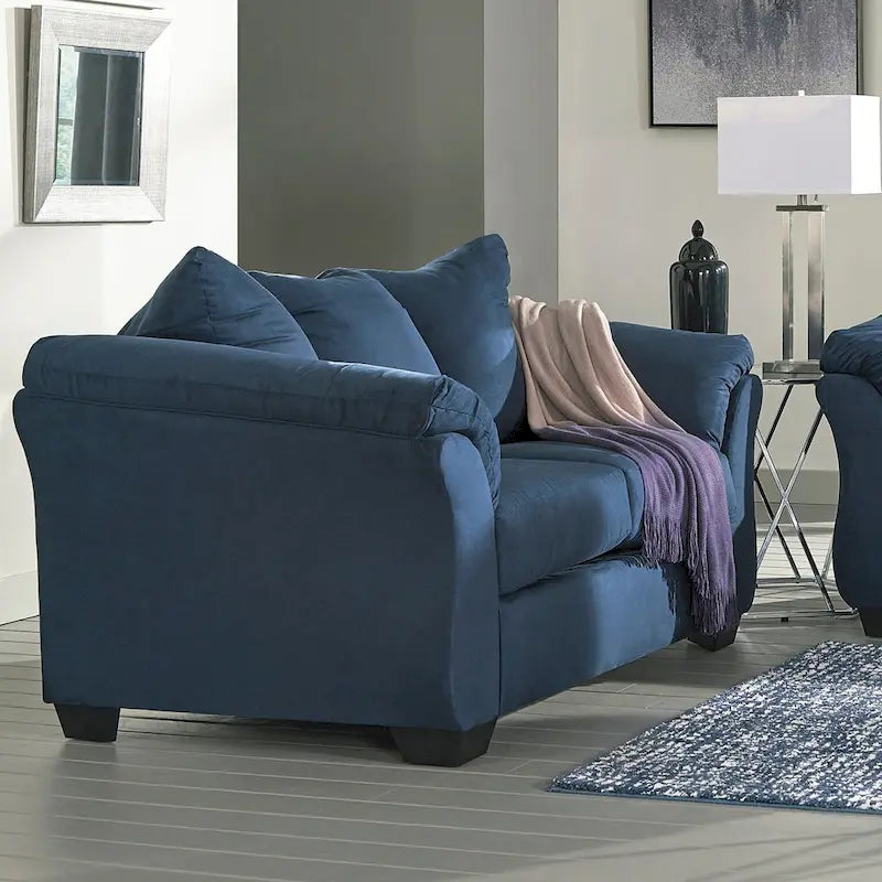 Causeuse en microfibre bleu marine avec coussins décoratifs